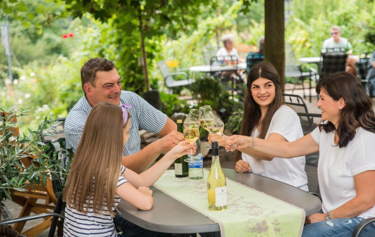 Weingut Erich Serwazi Hotel Mesenich Luaran gambar